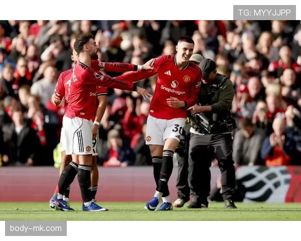 曼联问题不在投入，而在决策逻辑，影响球队重建与竞争力提升